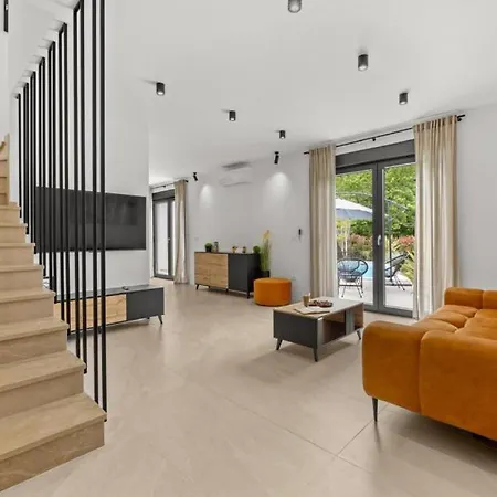 Minka By Guide Willa