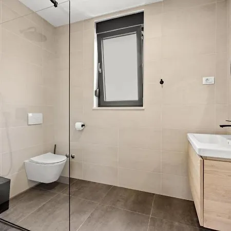 Minka By Guide Willa Manjadvorci