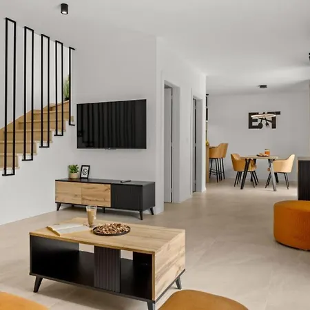 Minka By Guide Vila *